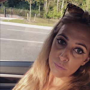 Meet your Posher, Christina